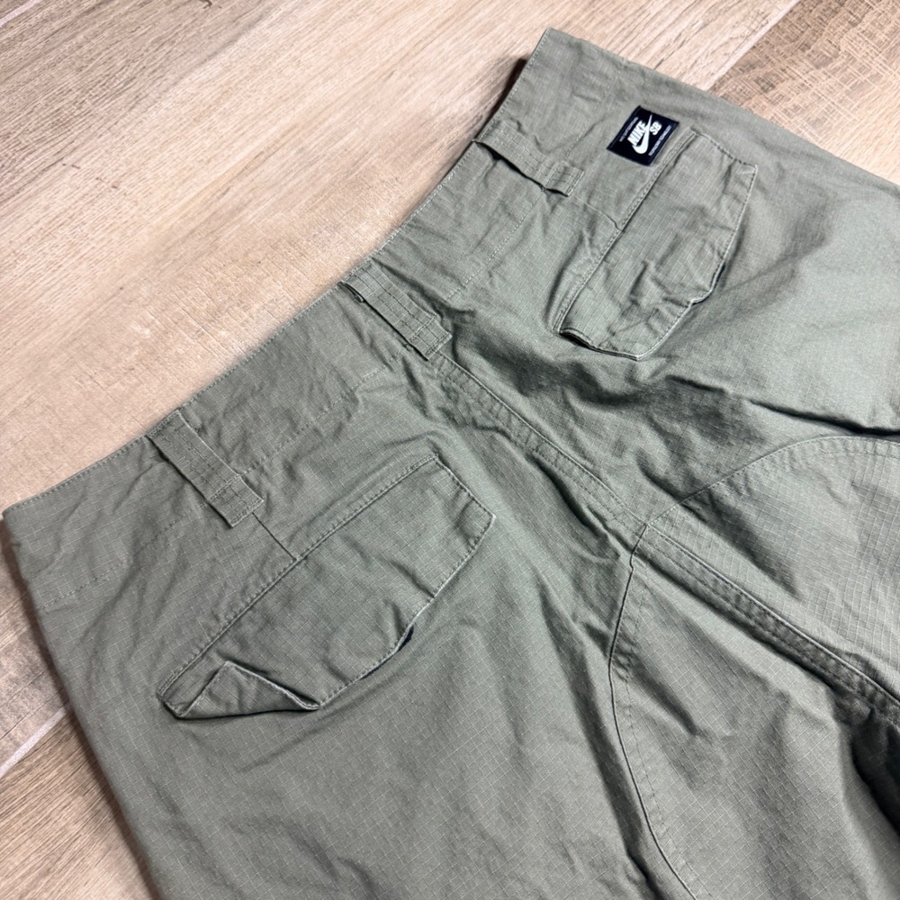Nike SB Flex Cargo Pants Olive Green Ripstop Skateboarding AT3494-222 Mens 32 - Picture 9 of 16